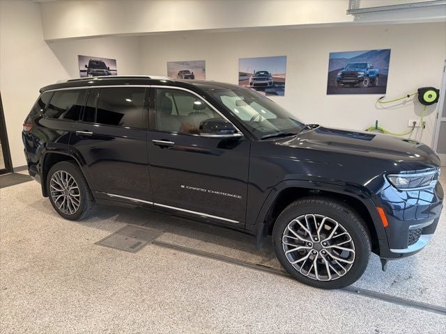 2023 Jeep Grand Cherokee L Summit Reserve 4x4's photo