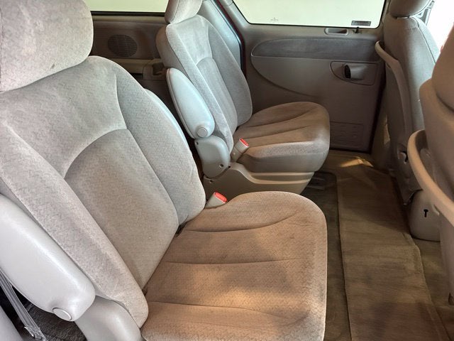 2001 Chrysler Town & Country LX
