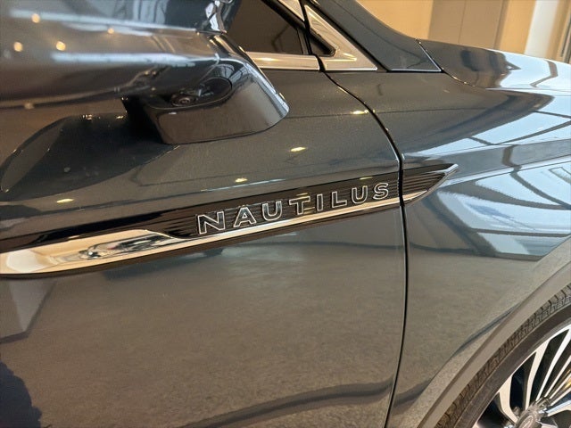 2022 Lincoln Nautilus Black Label